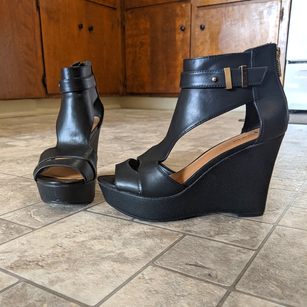 Bar III Black Suzie Wedges